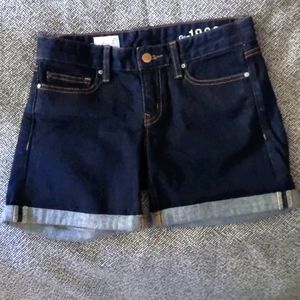 Gap, Real Straight Shorts Dark Rinse, 25